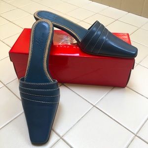 ANNE KLEIN slate blue mule, in box NEVER worn. size 8.